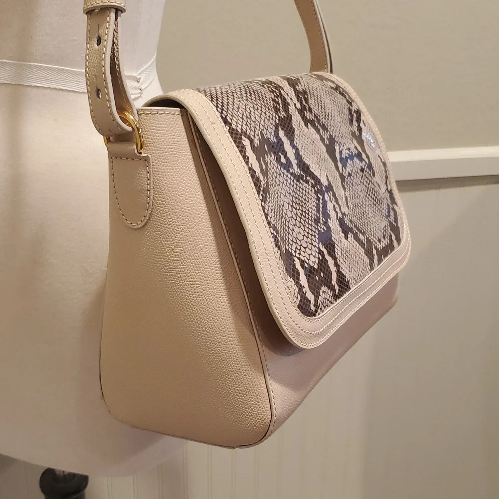 Like NEW Harper Lawrencr python print Shoulder bag